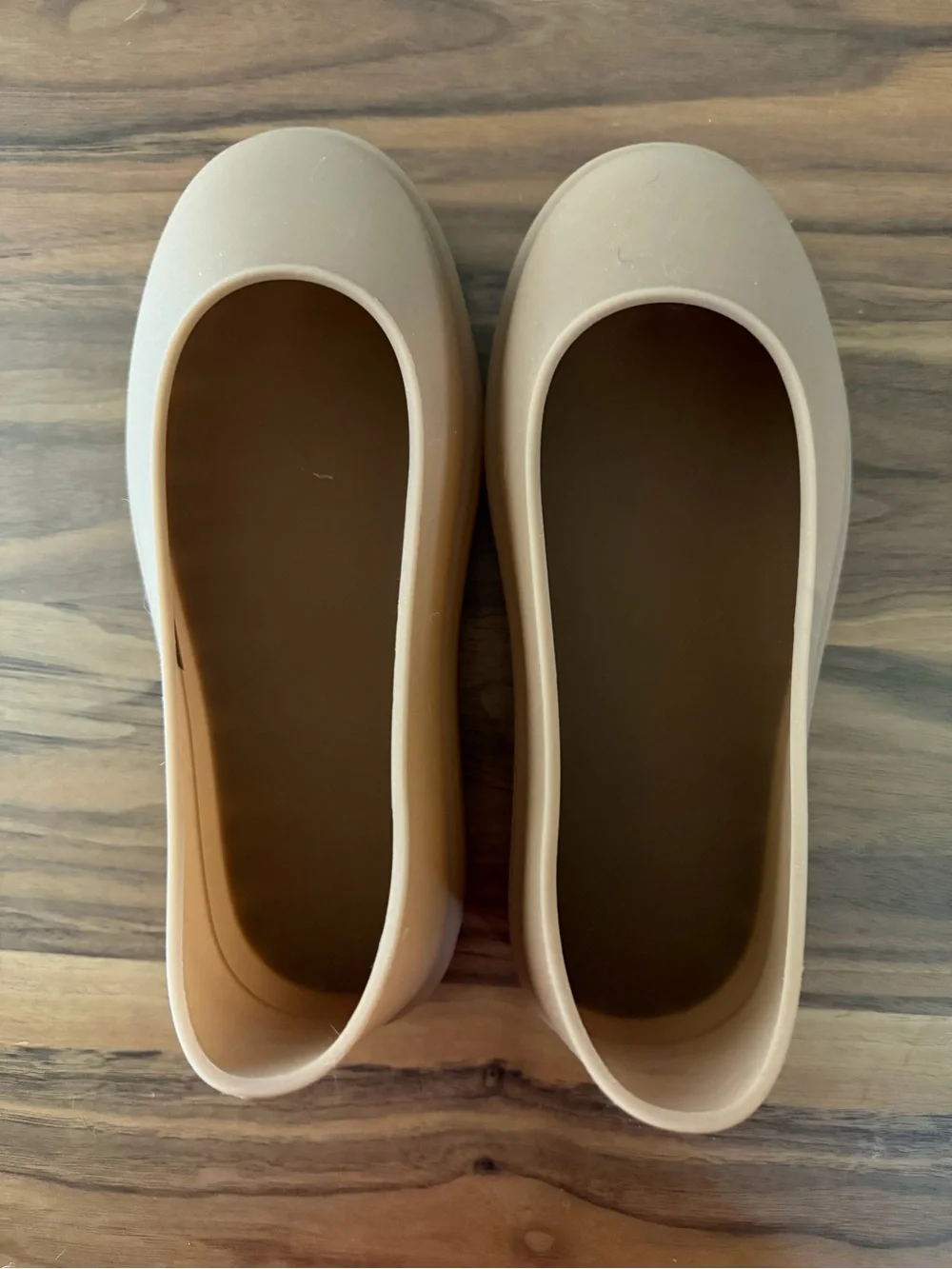 UGG Classic Slip-On Shield - For Men or  Women, size Medium